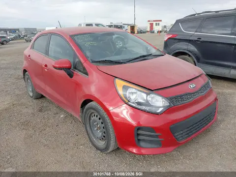 KNADM5A35H6058591 — 2017 Kia RIO LX, Передняя часть слева (Left Front), фото до ремонта