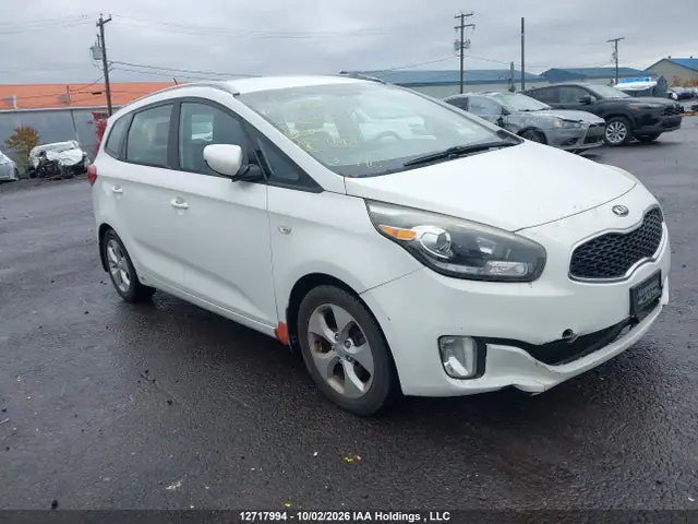 KNAHT8A33E7063932 — 2014 Kia Rondo LX, Передняя часть (Front), фото до ремонта