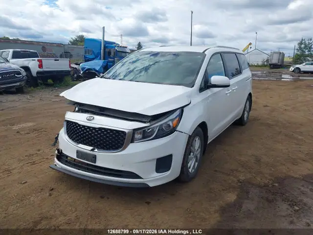 KNDMB5C11H6322670 — 2017 Kia Sedona LX, фото 2 с аукциона IAAI 13.10.2026, Передняя часть