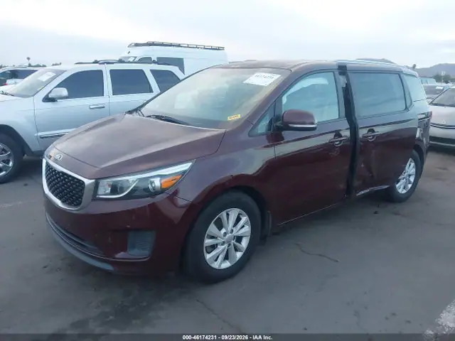 KNDMB5C16J6381896 — 2018 Kia Sedona LX, фото 2 с аукциона IAAI 13.10.2026, Левый бок