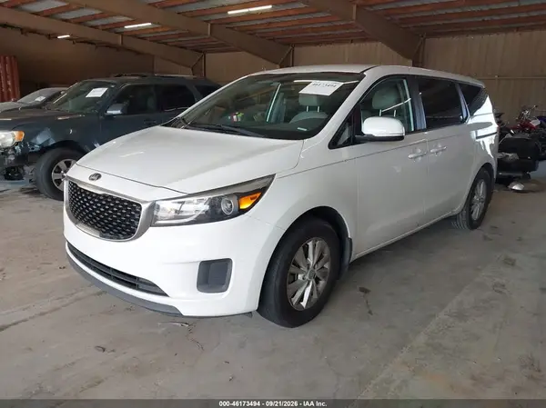 KNDMA5C18G6207212 — 2016 Kia Sedona, фото 2 с аукциона IAAI 28.09.2026, Естественный износ