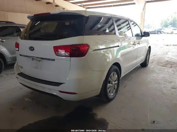 KNDMA5C18G6207212 — 2016 Kia Sedona, фото 4 с аукциона IAAI 28.09.2026, Естественный износ