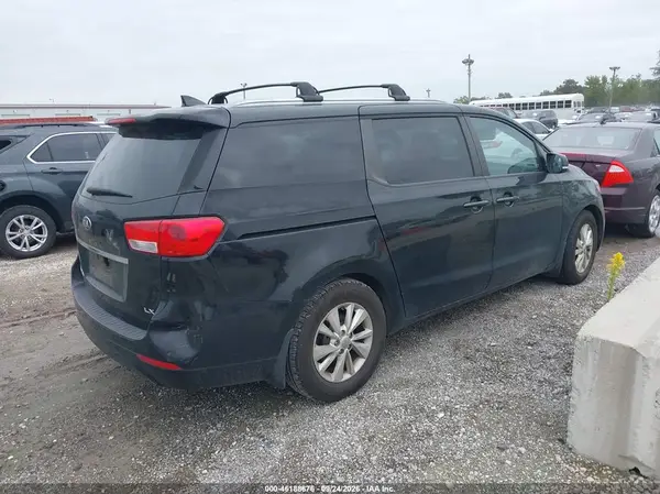 KNDMB5C15G6182086 — 2016 Kia Sedona, фото 4 с аукциона IAAI 13.10.2026, Естественный износ