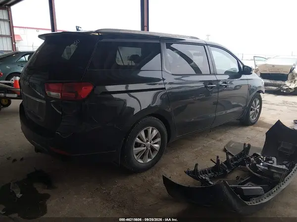 KNDMB5C19G6116706 — 2016 Kia Sedona, фото 4 с аукциона IAAI, LEFT & RIGHT SIDE
