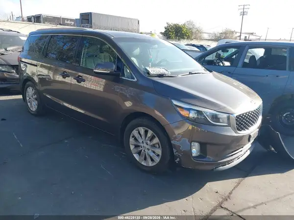 KNDMC5C19G6137469 — 2016 Kia Sedona, Передняя часть слева (Left Front), фото до ремонта