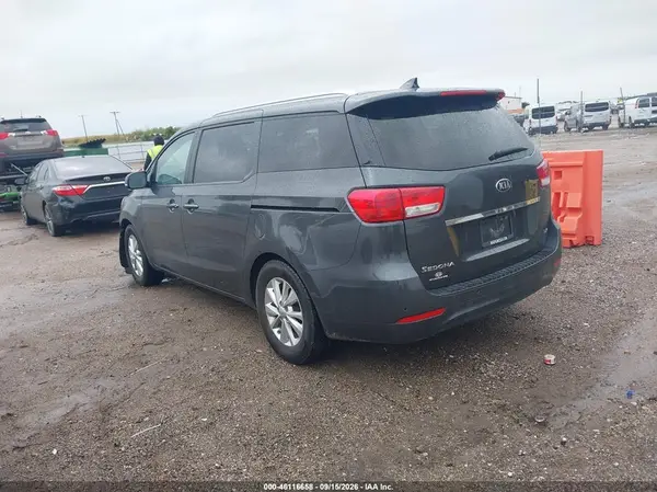KNDMB5C11H6240261 — 2017 Kia Sedona, фото 3 с аукциона IAAI, Передняя часть