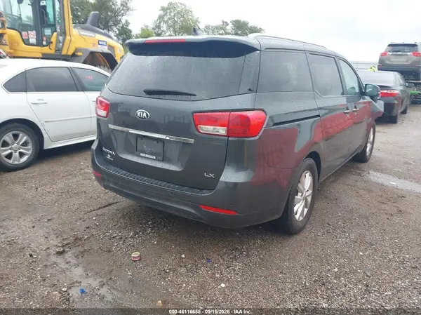 KNDMB5C11H6240261 — 2017 Kia Sedona, фото 4 с аукциона IAAI, Передняя часть
