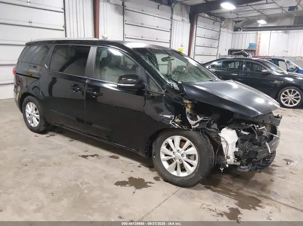 KNDMB5C1XH6338253 — 2017 Kia Sedona, Передняя часть (Front End), фото до ремонта