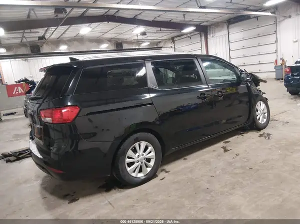 KNDMB5C1XH6338253 — 2017 Kia Sedona, фото 4 с аукциона IAAI 13.10.2026, Передняя часть