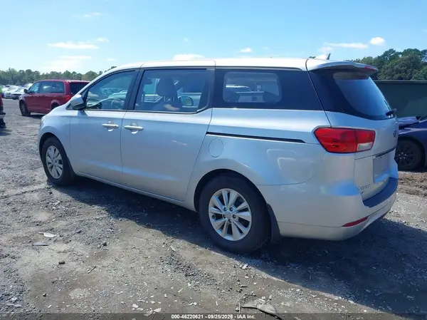 KNDMA5C17H6284994 — 2017 Kia Sedona, фото 3 с аукциона IAAI 06.10.2026, Естественный износ