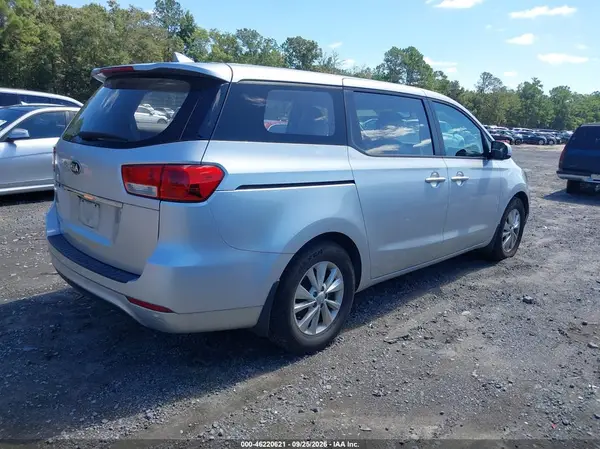 KNDMA5C17H6284994 — 2017 Kia Sedona, фото 4 с аукциона IAAI 06.10.2026, Естественный износ