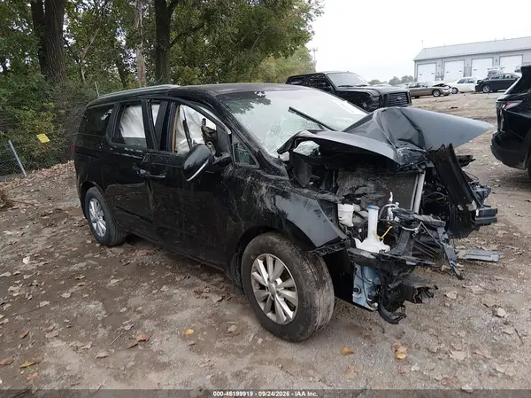 KNDMB5C10J6367900 — 2018 Kia Sedona, Передняя часть (Front End), фото до ремонта