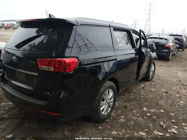 KNDMB5C10J6367900 — 2018 Kia Sedona, фото 4 с аукциона IAAI, Передняя часть