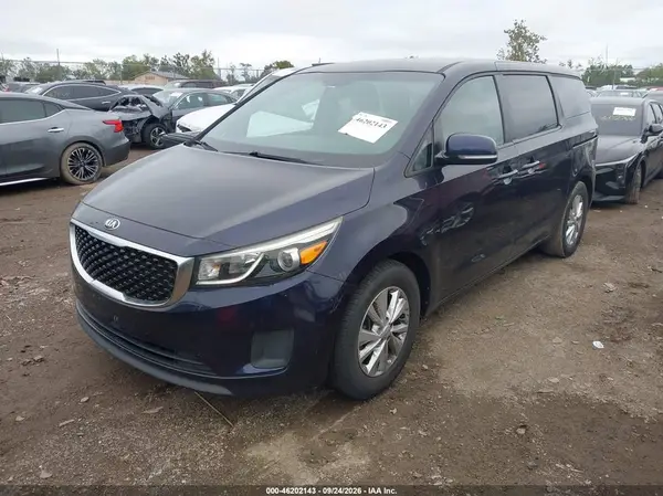 KNDMB5C16J6406800 — 2018 Kia Sedona, фото 2 с аукциона IAAI, Естественный износ