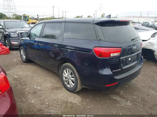 KNDMB5C16J6406800 — 2018 Kia Sedona, фото 3 с аукциона IAAI, Естественный износ