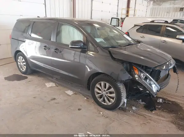KNDMB5C17L6659823 — 2020 Kia Sedona, Передняя часть (Front End), фото до ремонта