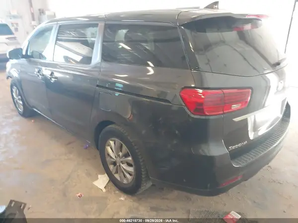 KNDMB5C17L6659823 — 2020 Kia Sedona, фото 3 с аукциона IAAI, Передняя часть