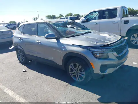 KNDEPCAA4M7045160 — 2021 Kia Seltos LX, Опрокидывание (Rollover), фото до ремонта