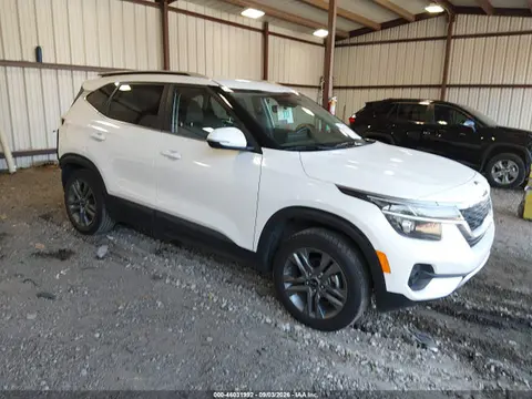 KNDEU2AA4M7161459 — 2021 Kia Seltos S, Задняя часть (Rear), фото до ремонта