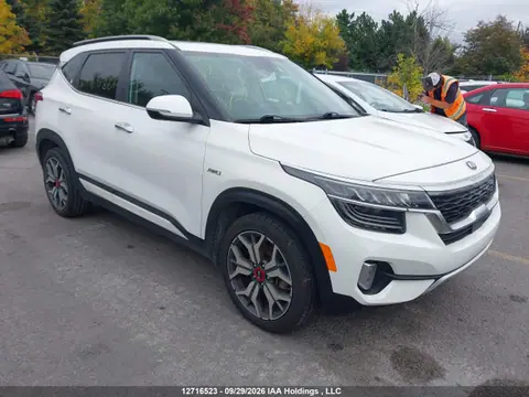 KNDETCA2XM7160821 — 2021 Kia Seltos Sx, Задняя часть (Rear), фото до ремонта
