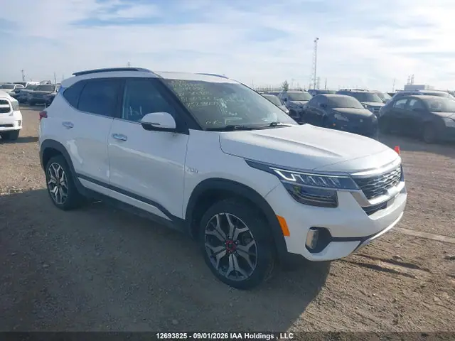 KNDETCA21N7272893 — 2022 Kia Seltos Sx, Изъят кредитором (Repossession), фото до ремонта