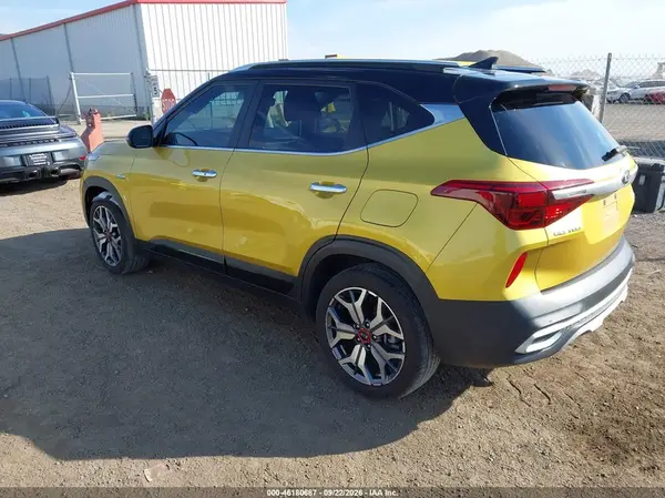 KNDETCA2XM7215123 — 2021 Kia Seltos, фото 3 с аукциона IAAI, Правый бок