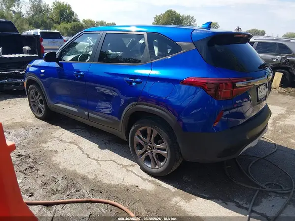 KNDEPCAA5M7172354 — 2021 Kia Seltos, фото 3 с аукциона IAAI, Град