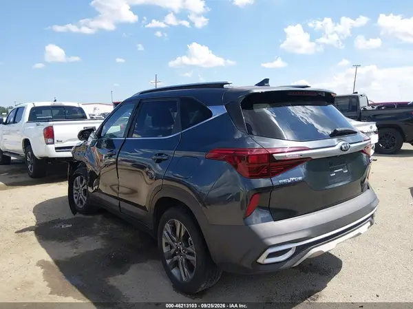 KNDEU2AA8M7223476 — 2021 Kia Seltos, фото 3 с аукциона IAAI, Левый бок