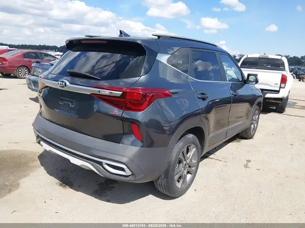 KNDEU2AA8M7223476 — 2021 Kia Seltos, фото 4 с аукциона IAAI, Левый бок
