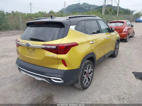 KNDETCA25M7208922 — 2021 Kia Seltos, фото 4 с аукциона IAAI, Передняя часть слева