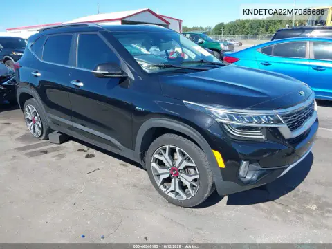 KNDETCA22M7055688 — 2021 Kia Seltos, Левая сторона, фото до ремонта