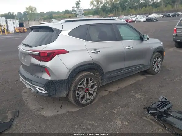 KNDETCA28N7235064 — 2022 Kia Seltos, фото 4 с аукциона IAAI 14.10.2026, Левый бок