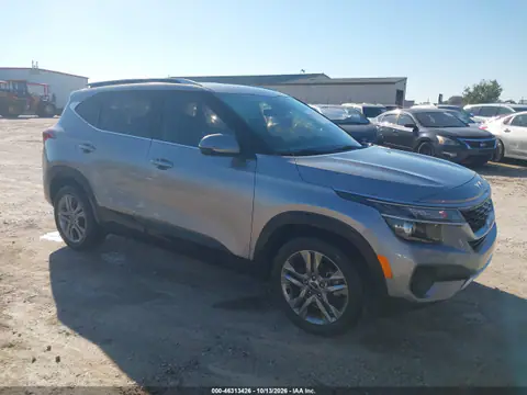KNDEU2AAXN7281087 — 2022 Kia Seltos, Задняя часть слева, фото до ремонта