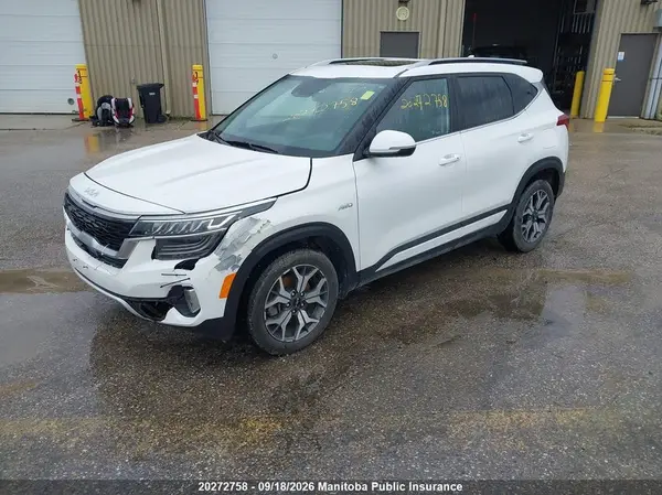 KNDERCAA8P7402077 — 2023 Kia Seltos, фото 2 с аукциона IAAI 29.09.2026, Передняя часть слева