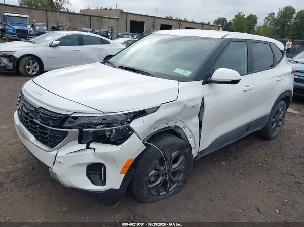 KNDEPCAA6R7589165 — 2024 Kia Seltos, фото 2 с аукциона IAAI, Передняя часть слева