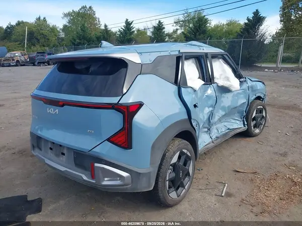 KNDELCD33V7010393 — 2027 Kia Seltos, фото 4 с аукциона IAAI, Повреждения со всех сторон