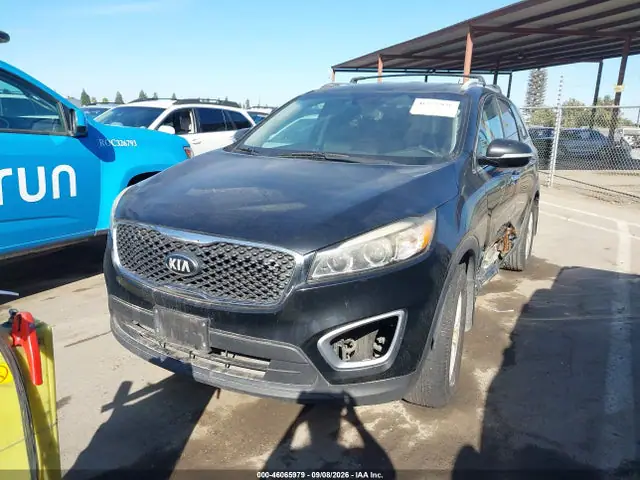 5XYPG4A35HG200923 — 2017 Kia Sorento 2.4L LX, фото 2 с аукциона IAAI 13.10.2026, Естественный износ