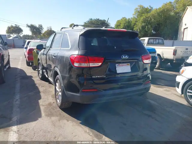 5XYPG4A35HG200923 — 2017 Kia Sorento 2.4L LX, фото 3 с аукциона IAAI 13.10.2026, Естественный износ