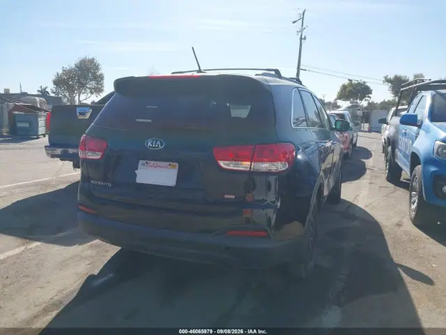 5XYPG4A35HG200923 — 2017 Kia Sorento 2.4L LX, фото 4 с аукциона IAAI 13.10.2026, Естественный износ