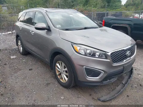 5XYPGDA39JG409992 — 2018 Kia Sorento 2.4L LX, Передняя часть справа (Right Front), фото до ремонта