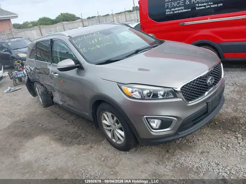 5XYPGDA50JG377709 — 2018 Kia Sorento LX/L, Задняя часть (Rear), фото до ремонта