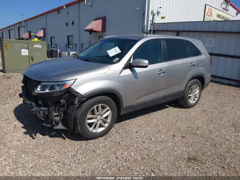 2015 KIA SORENTO LX VIN 5XYKT3A65FG602836 фото 2