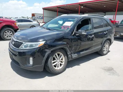 2015 KIA SORENTO LX VIN 5XYKT4A66FG622583 фото 2