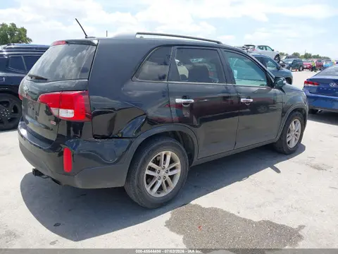 2015 KIA SORENTO LX VIN 5XYKT4A66FG622583 фото 4