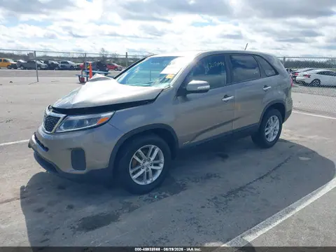 2015 KIA SORENTO LX VIN 5XYKTCA61FG591916 фото 2