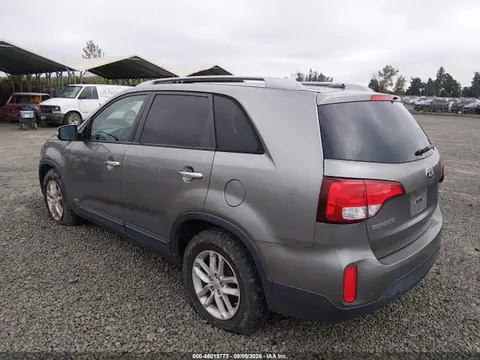 2015 KIA SORENTO LX VIN 5XYKTCA68FG600045 фото 3
