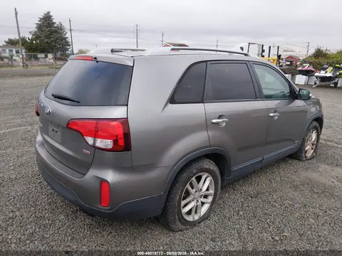 2015 KIA SORENTO LX VIN 5XYKTCA68FG600045 фото 4