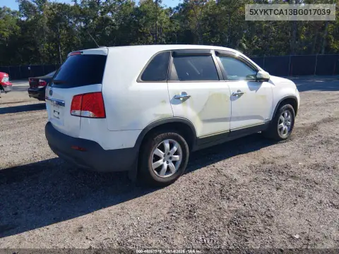 5XYKTCA13BG017039 — 2011 Kia Sorento, фото 4 с аукциона IAAI, Естественный износ
