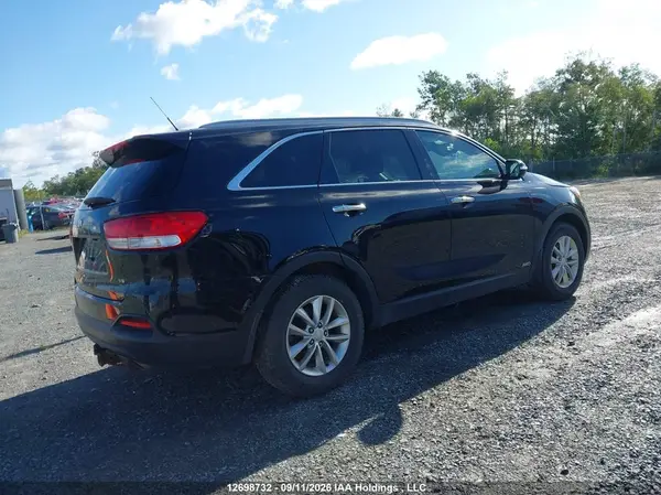 5XYPGDA52GG145010 — 2016 Kia Sorento, фото 4 с аукциона IAAI 29.09.2026, Вандализм