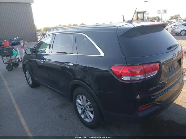 5XYPGDA57GG176141 — 2016 Kia Sorento, фото 3 с аукциона IAAI, Естественный износ